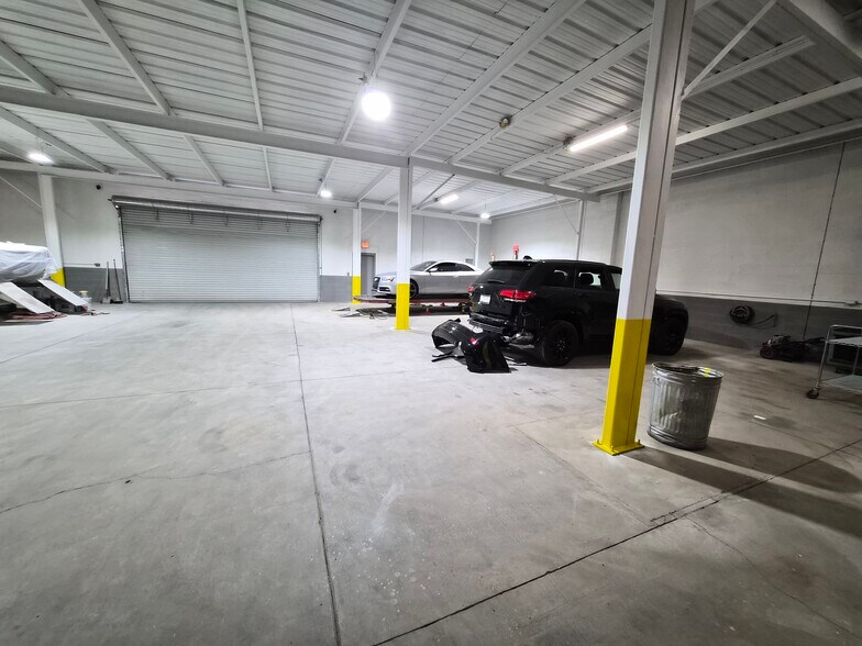 More Photos Of 22039 N 24th Ave, Phoenix Warehouse For Lease