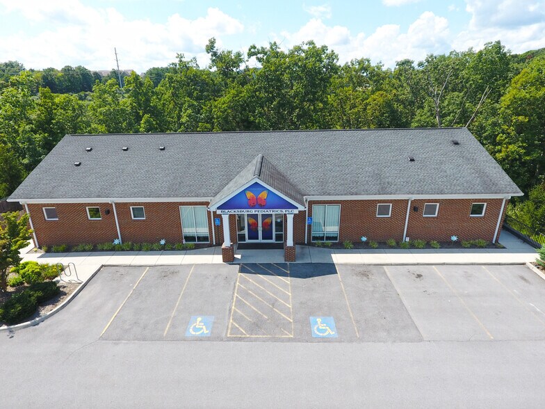 More Photos Of 829 Davis St, Blacksburg Medical For Sale