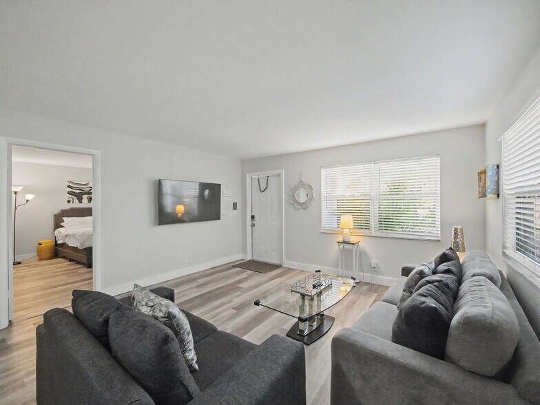 More Photos Of 112 Claremont Ln, Palm Beach Shores Apartments For Sale