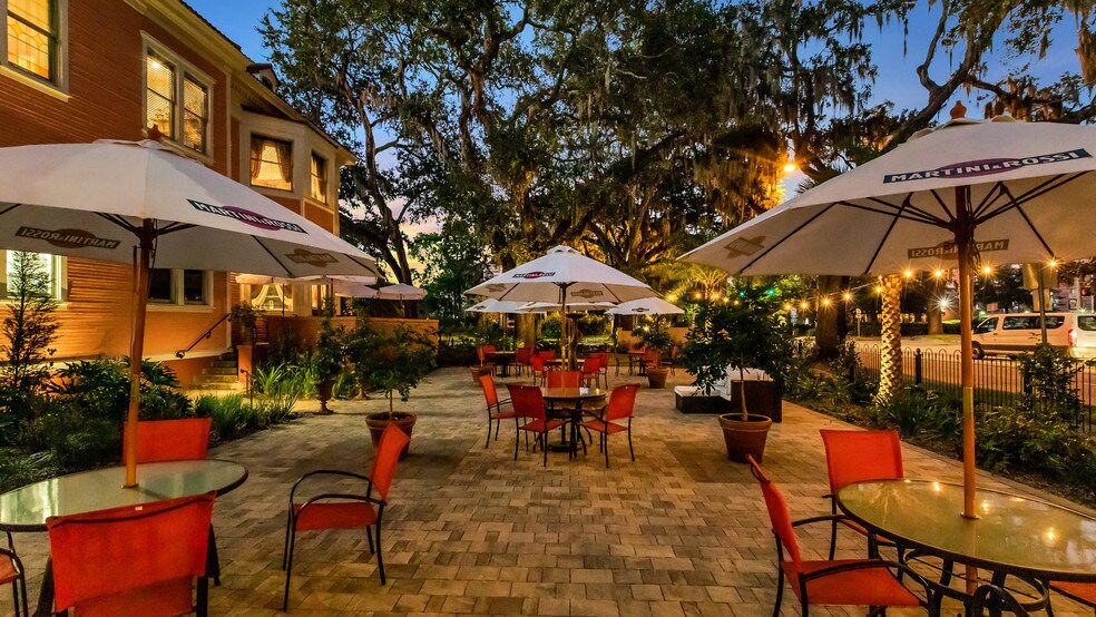 More Photos Of 119 E 37th St, Savannah Restaurant For Sale