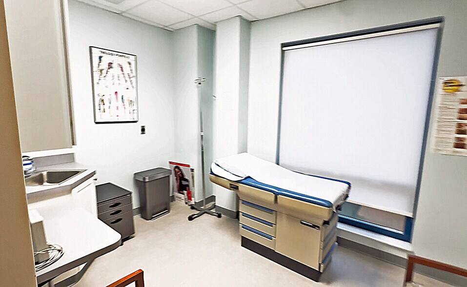 More Photos Of 340 Maple St, Marlborough Medical For Lease