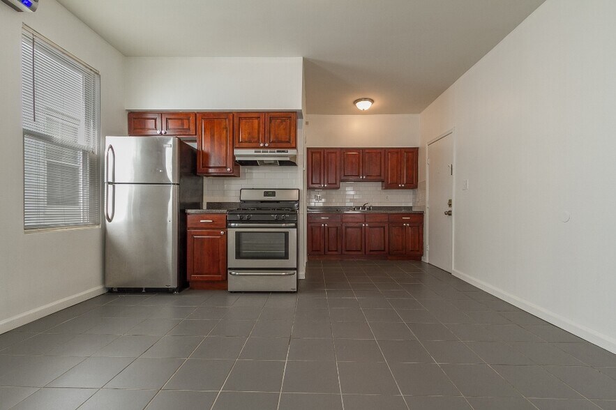 More Photos Of 7 Newark Bay Ct, Bayonne Apartments For Sale