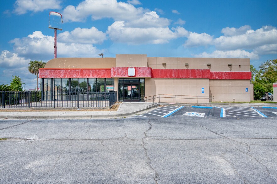 More Photos Of 1197 Lakes Blvd, Lake Park Fast Food For Lease