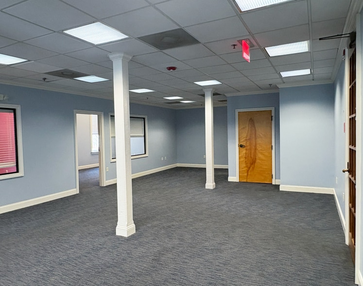 More Photos Of 114 Barnard St, Savannah Office For Lease