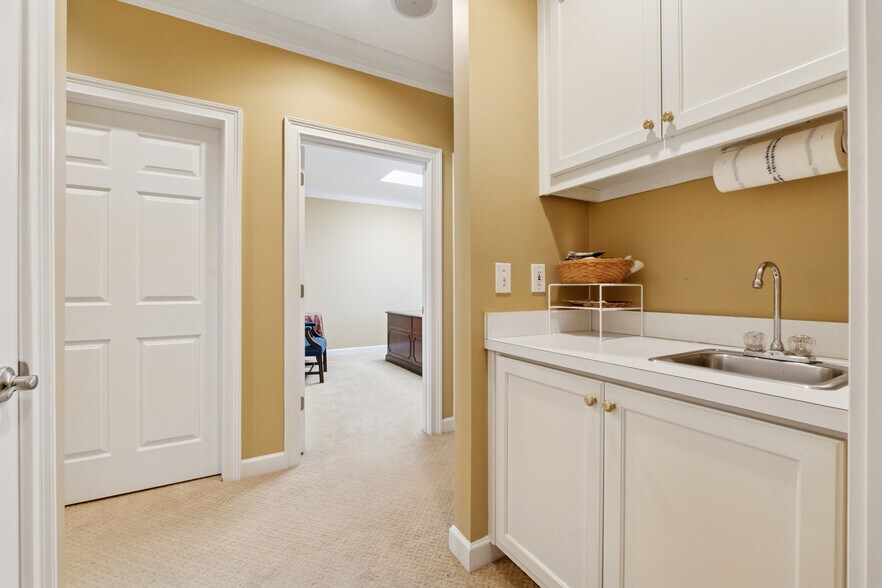 More Photos Of 301-304 Macy Dr, Roswell Medical For Sale