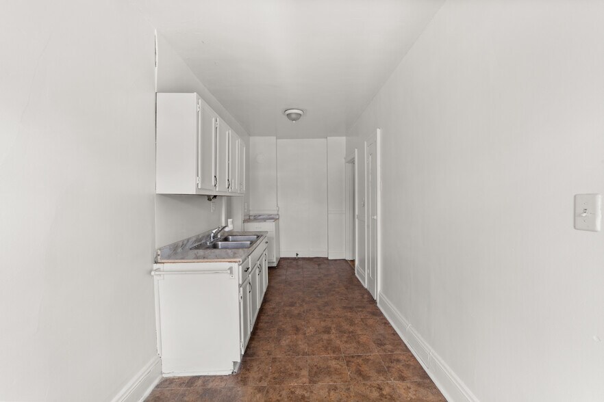 More Photos Of 1690 Eddington Rd, Cleveland Heights Apartments For Sale