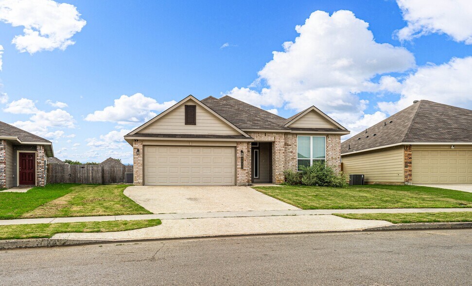More Photos Of 4020 Centerfire, Waco Apartments For Sale
