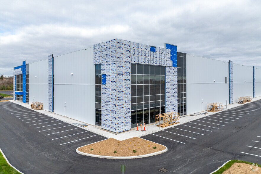 More Photos Of 22 Medicorum Pl, Hamilton Distribution For Lease