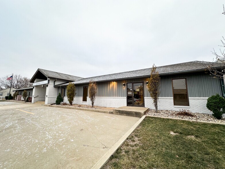More Photos Of 307 W 41st St, Sioux Falls Office For Sale