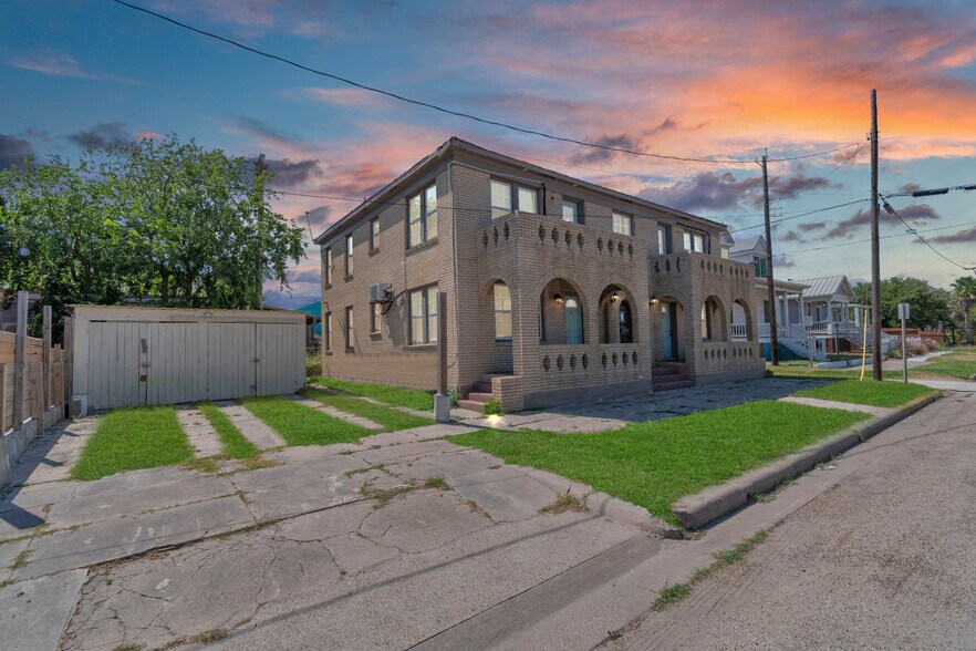 More Photos Of 915 8th St, Galveston Apartments For Sale