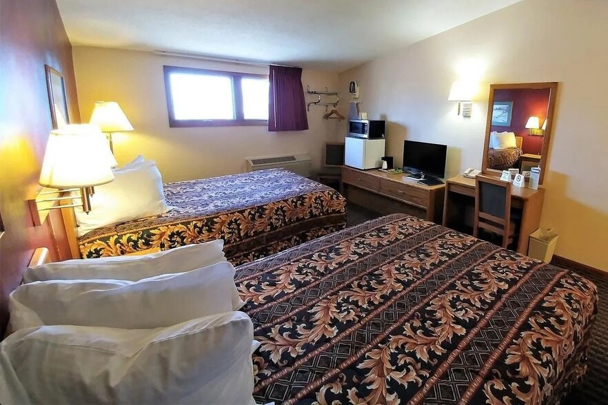More Photos Of 222 3rd Ave S, Windom Hotel For Sale