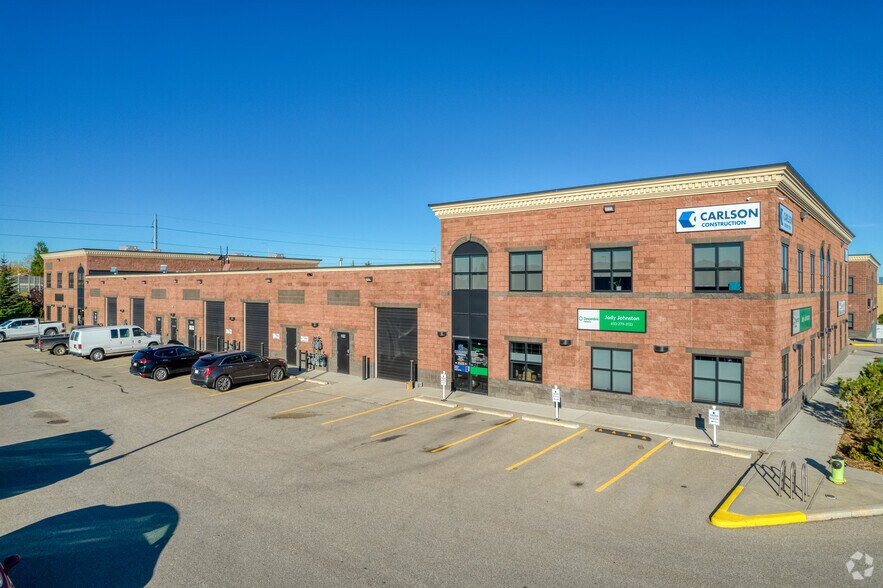 More Photos Of 12143 40th St SE, Calgary Flex For Lease