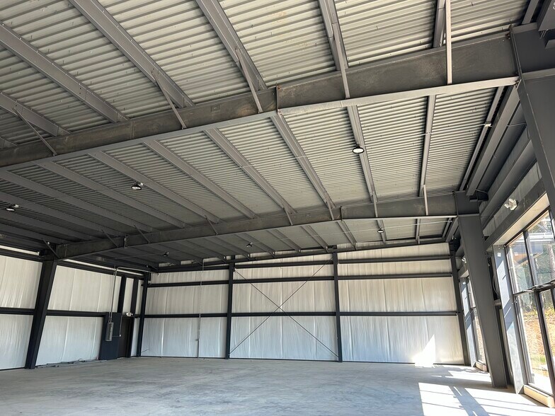 More Photos Of 2533 S Waterworks Rd, Buford General Retail For Sale