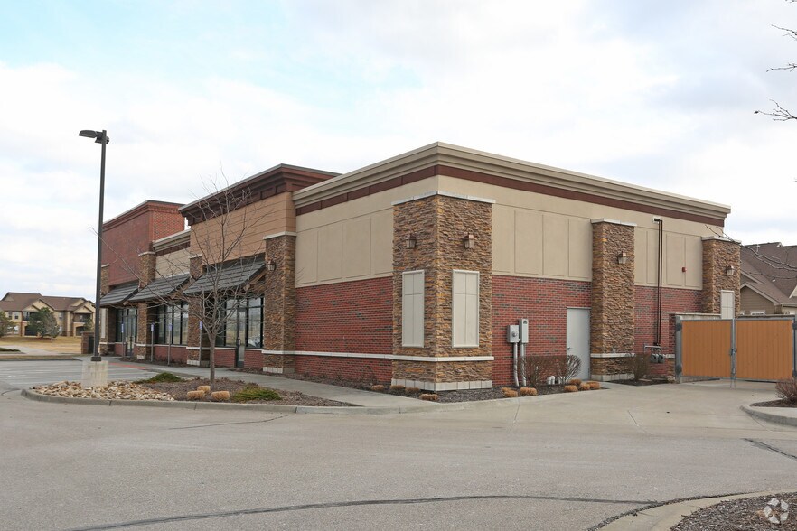 More Photos Of 13301-13365 W 135th St, Overland Park Unknown For Lease