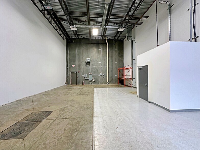 More Photos Of 400 Mackenzie Blvd, Fort McMurray Flex For Sale