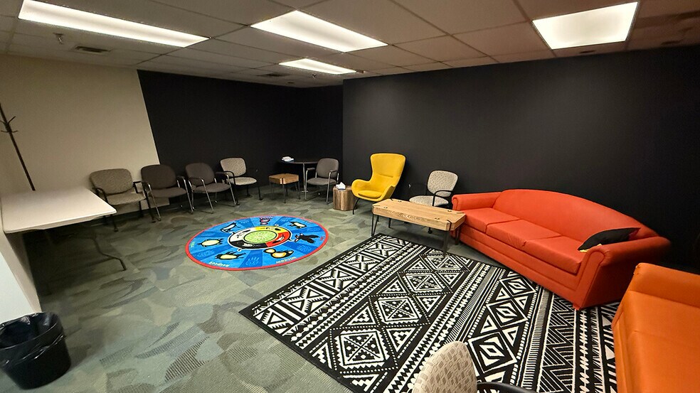 More Photos Of 346 Portage Av, Winnipeg Office For Lease