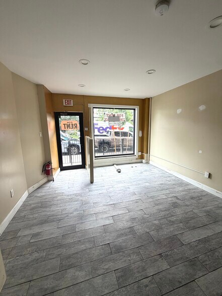 Primary Photo Of 3107 37th St, Astoria General Retail For Lease