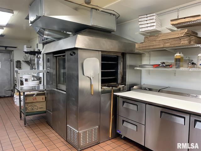 More Photos Of 2108 E 11th St, Davenport Restaurant For Sale