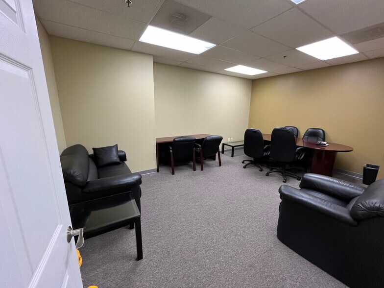 More Photos Of 8982-9050 Hornbaker Rd, Manassas Warehouse For Lease