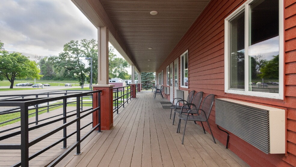 More Photos Of 102 Glenhaven Dr, Battle Lake Hospitality For Sale
