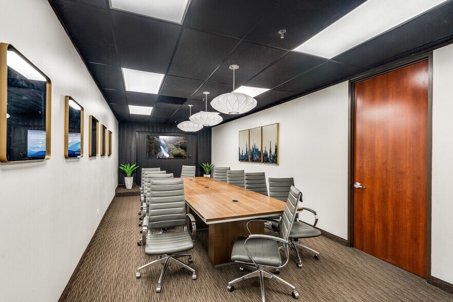 More Photos Of 3010 Lyndon B Johnson Fwy, Dallas Coworking Space