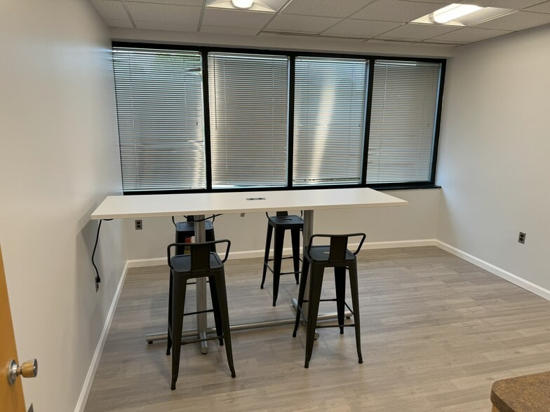 More Photos Of 10565 Fairfax Blvd, Fairfax Medical For Lease