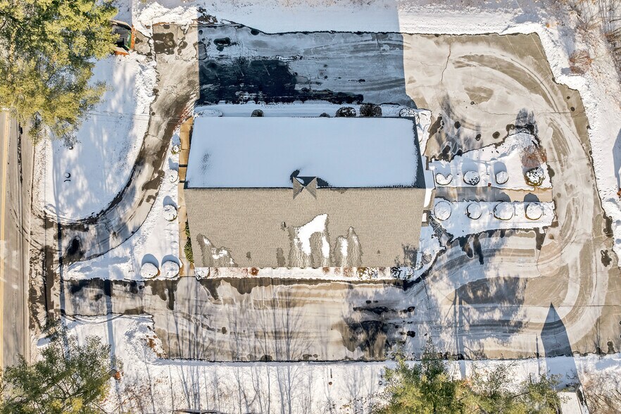 More Photos Of 5 Buttrick Rd, Londonderry Office For Lease