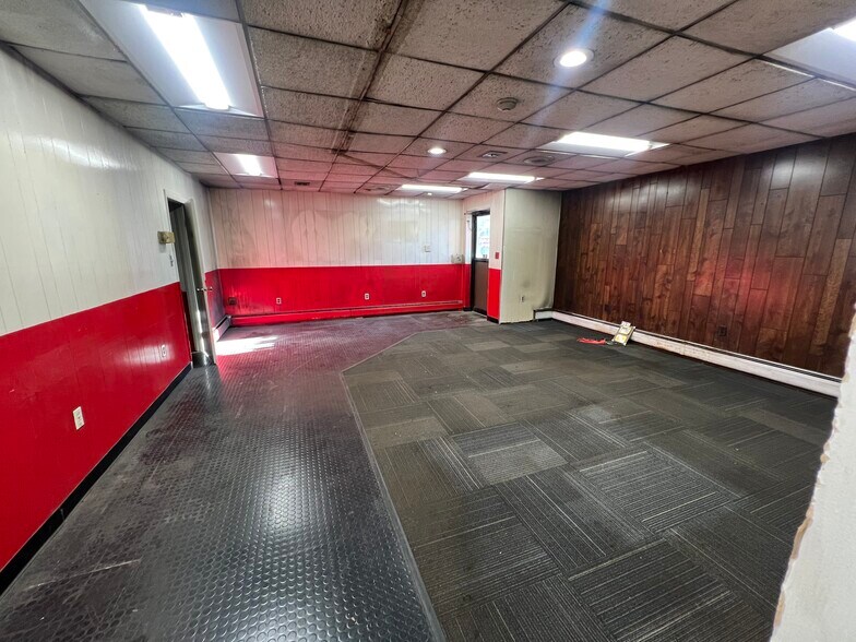 More Photos Of 45 Mystic Ave, Somerville Auto Repair For Lease