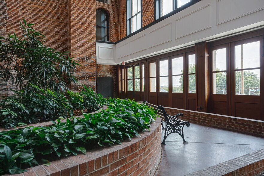 More Photos Of 214 2nd Ave N, Nashville Office For Lease