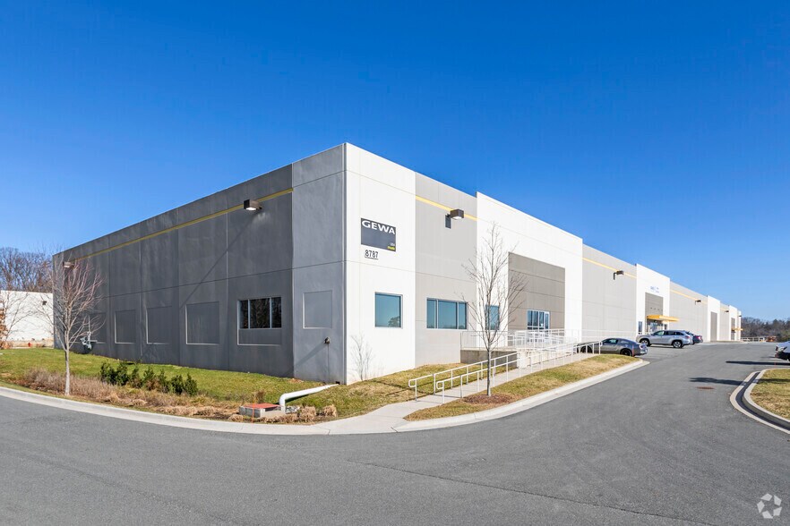 More Photos Of 8787 Snouffer School Rd, Gaithersburg Warehouse For Lease