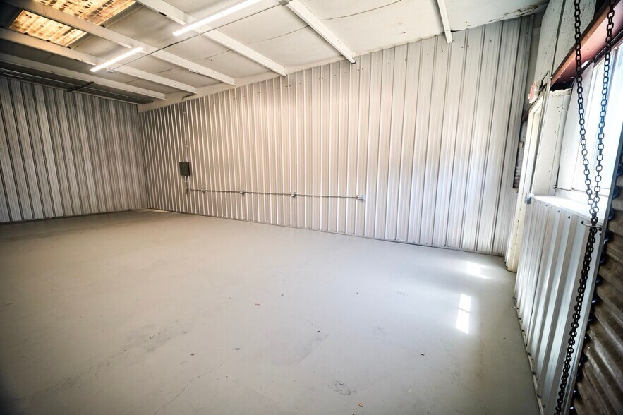 More Photos Of 9465 Creosote Rd, Gulfport Flex For Lease