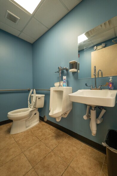 More Photos Of 24 Main St, Toms River Bank For Lease