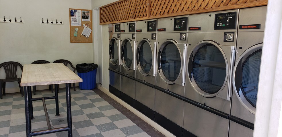 More Photos Of 6851 Airline Highway, Tres Pinos Storefront For Lease