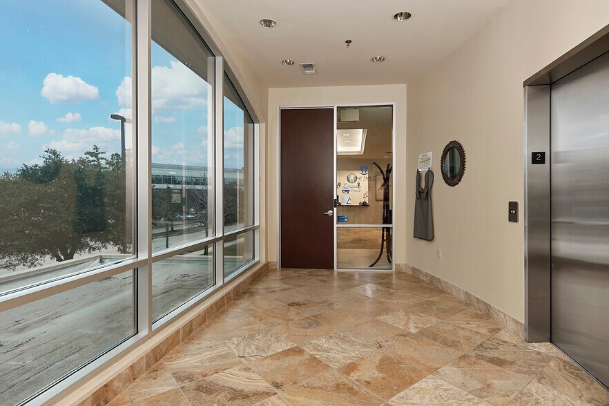 More Photos Of 114 Vision Park Blvd, Shenandoah Office For Sale