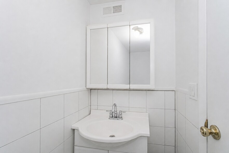 More Photos Of 3767 Richmond Ave, Staten Island Medical For Sale