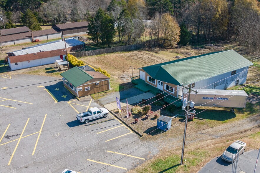 More Photos Of 3506 Springs Rd, Hickory Freestanding For Sale