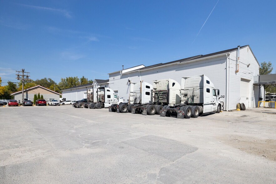 More Photos Of 1781 E Risser St, Kankakee Warehouse For Sale