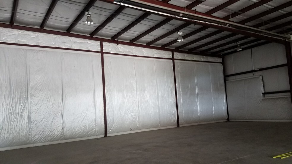 More Photos Of 10691 Kenwood Rd, Cincinnati Showroom For Lease