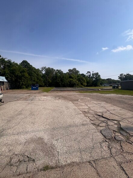 More Photos Of 3280 E Lucas Dr, Beaumont Supermarket For Sale