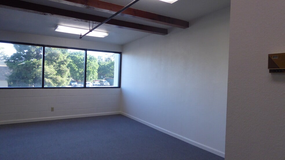 More Photos Of 34 Union Way, Vacaville Flex For Lease