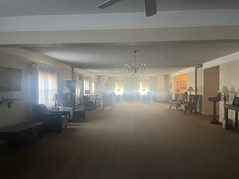 More Photos Of 701 Main St, Walbridge Funeral Home For Sale