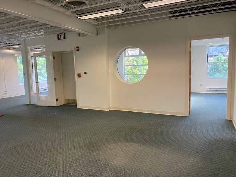 More Photos Of 85 Forest Ave, Locust Valley Office For Lease