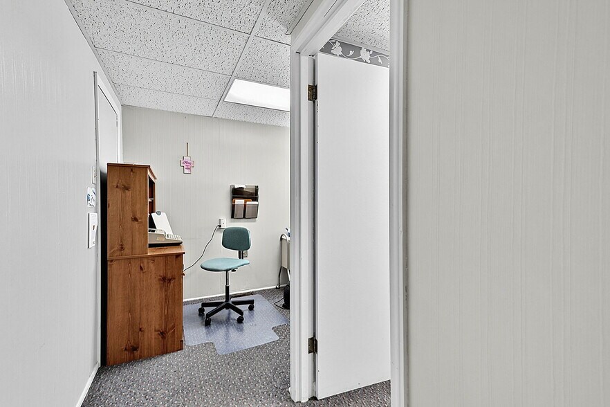 More Photos Of 7102 E Pendleton Pike, Indianapolis Office For Sale
