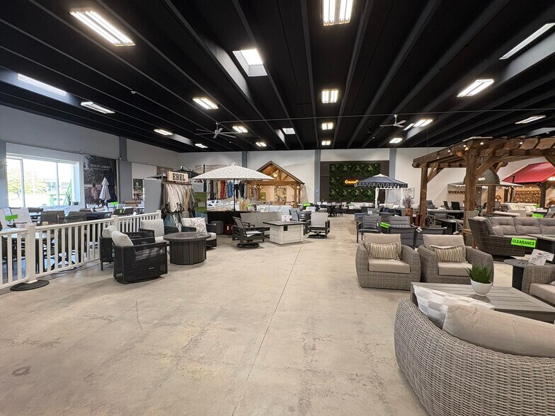 More Photos Of 19355 W Bluemound Rd, Brookfield Freestanding For Sale