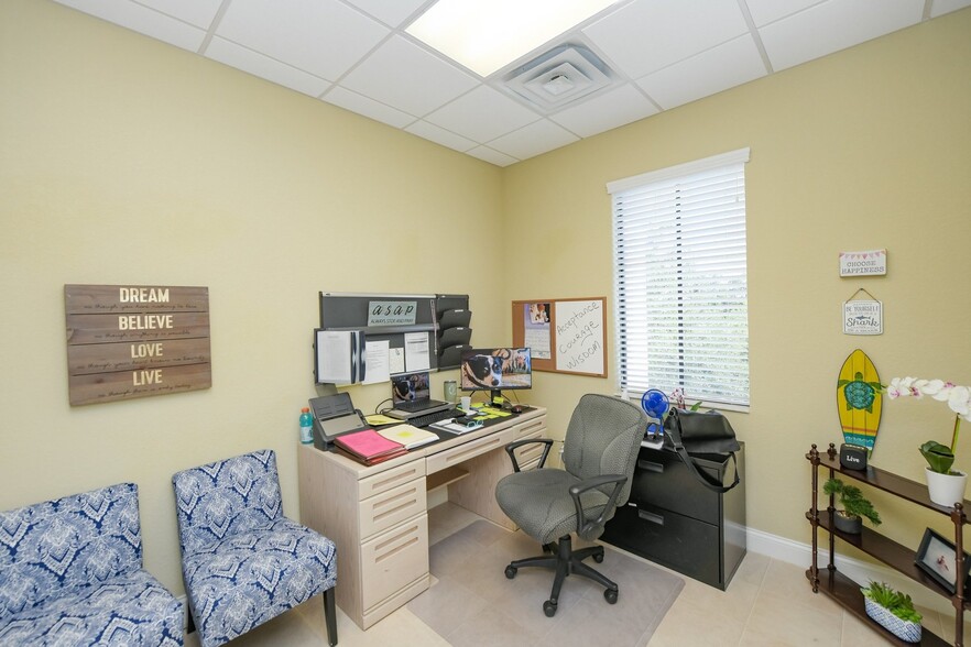 More Photos Of 5920 Pan American Blvd, North Port Medical For Lease