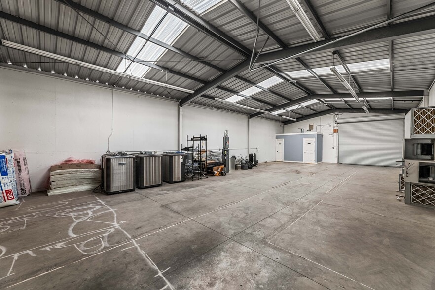 More Photos Of 15131 Illinois Ave, Paramount Warehouse For Sale