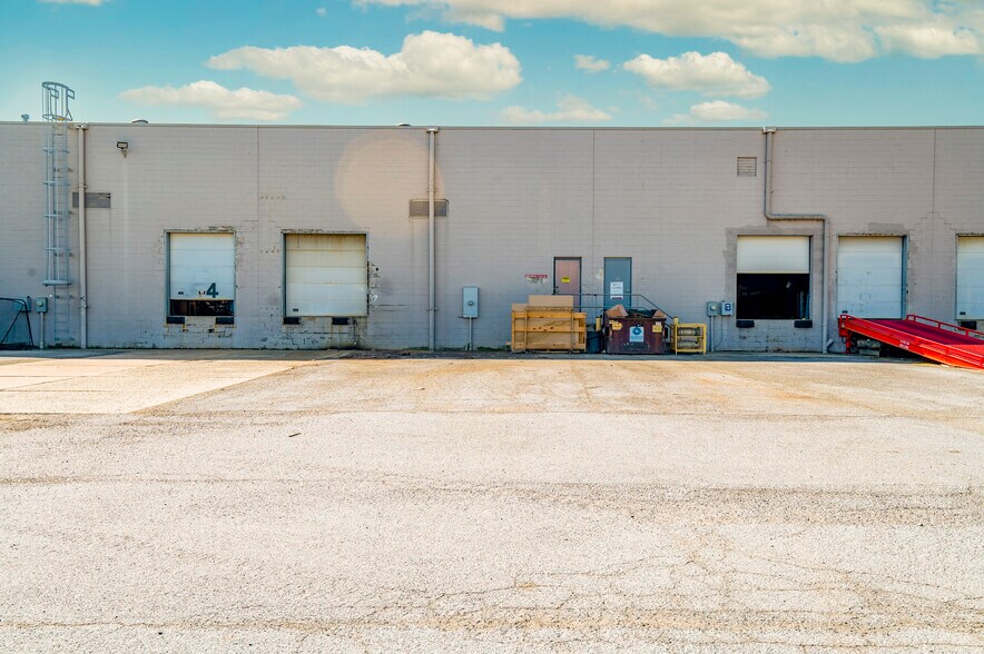 More Photos Of 201 Ruthar Dr, Newark Distribution For Lease