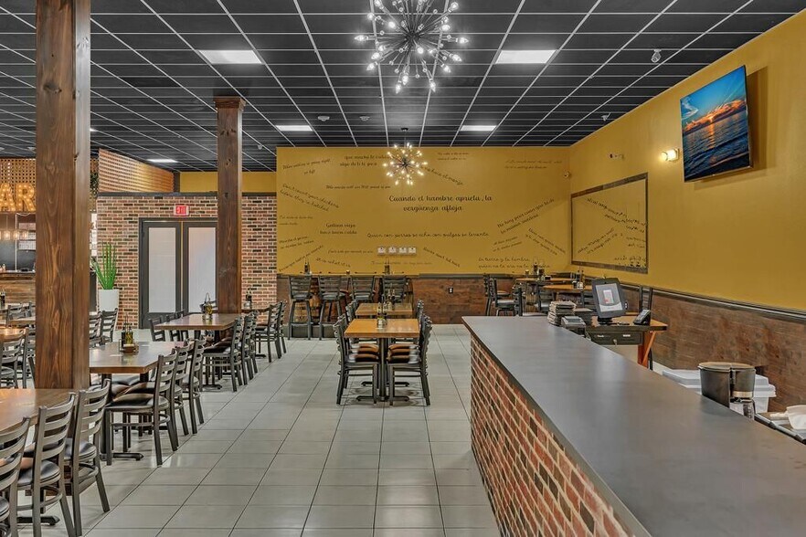 More Photos Of 17 NE 1st Rd, Homestead Storefront Retail Office For Sale