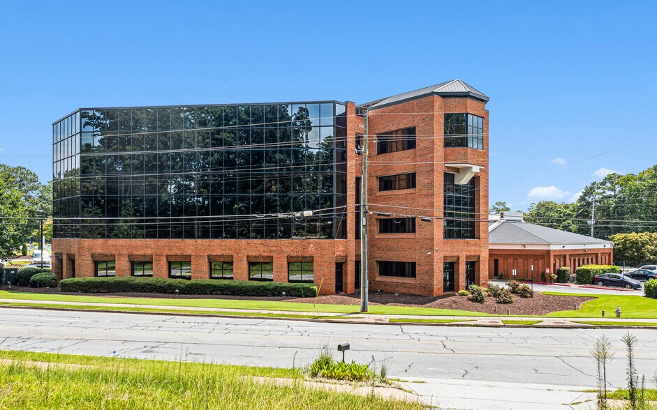 More Photos Of 2265 Roswell Rd, Marietta Medical For Lease