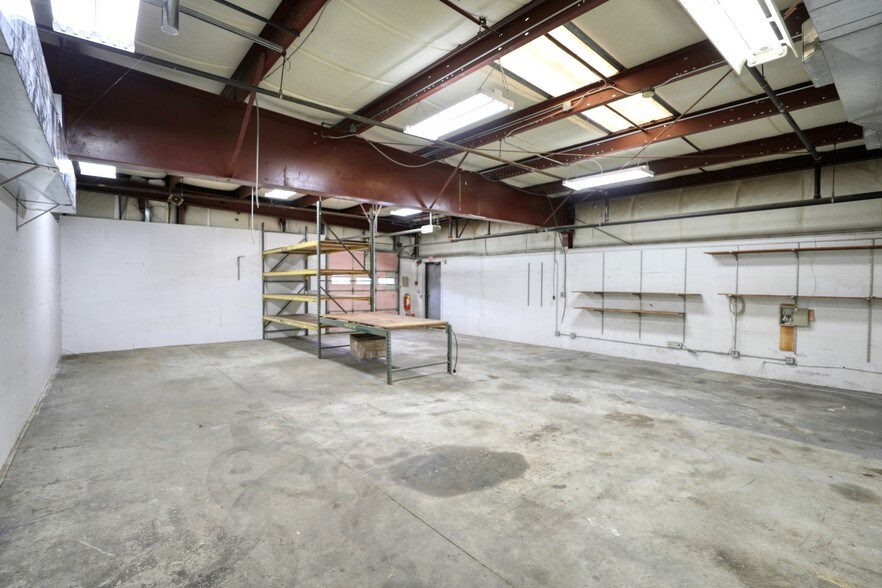 More Photos Of 109 Apremont Way, Westfield Manufacturing For Lease